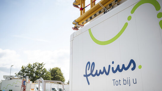 Bestelwagen van Fluvius met logo