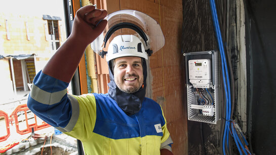 Fluvius technician installing a digital meter